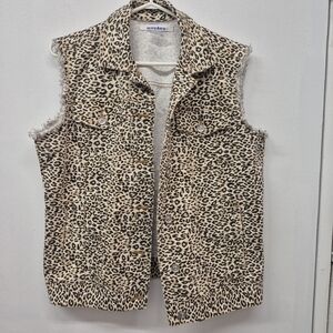 Peter Nygård Leopard Print Sleeveless Jacket in Tan and Black